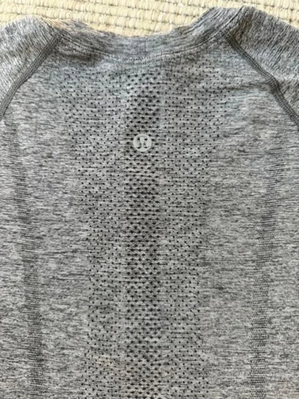 Lululemon Swiftly Tech Short Sleeve Hip Length with Maui Pineapple  Size 6